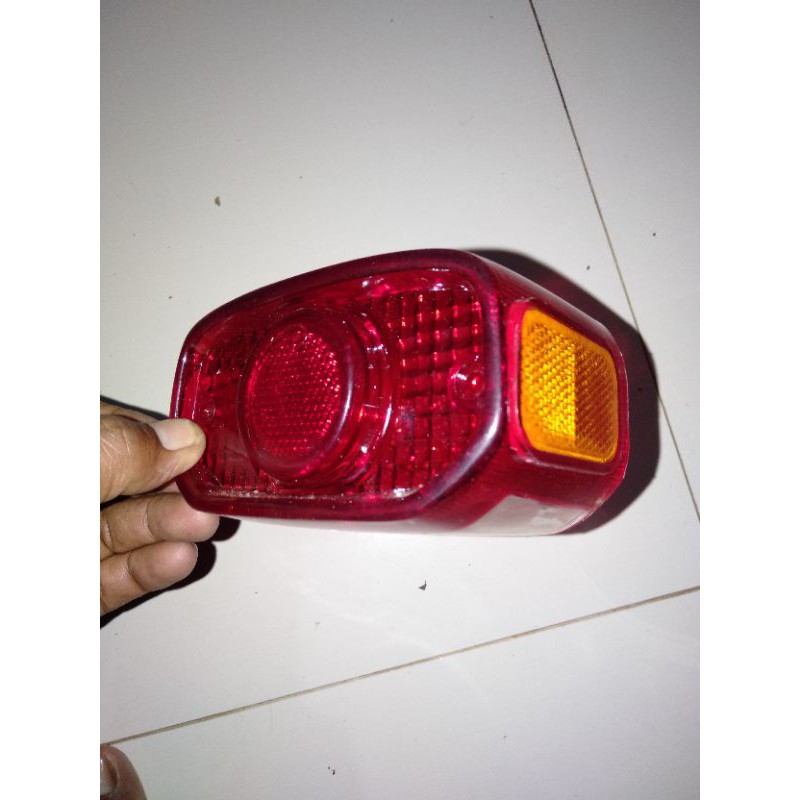MIKA LAMPU BELAKANG V75 L2G