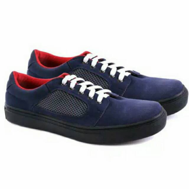 Sepatu kets pria