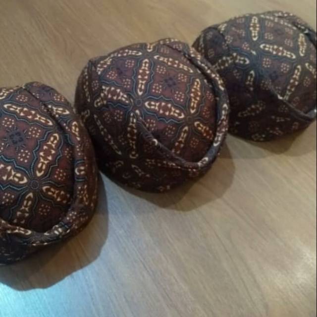 Bendo Blankon Sunda Topi Penutup Kepala Pria Tradisional Indonesia