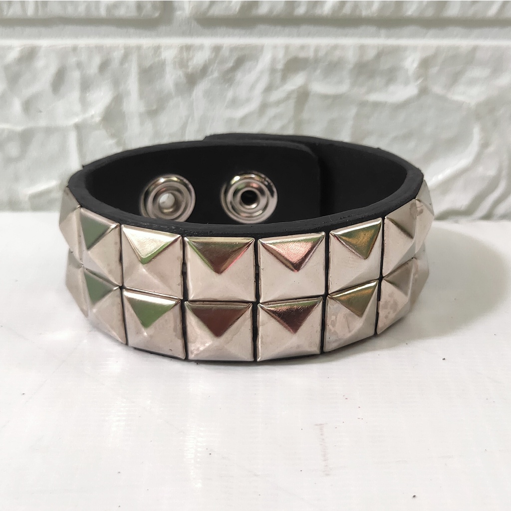 BRACELET / AKSESORIS / GELANG PUNK SPIKE PYRAMID