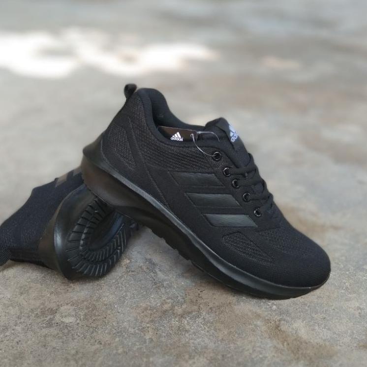 Paling Dicari.. Sepatu Sekolah Hitam Polos / Hitam Putih Cowok Cewek /Sepatu Kerja