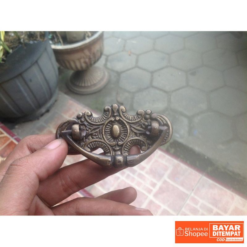 Handle tarikan laci kuningan antik motif batman ukir Termurah