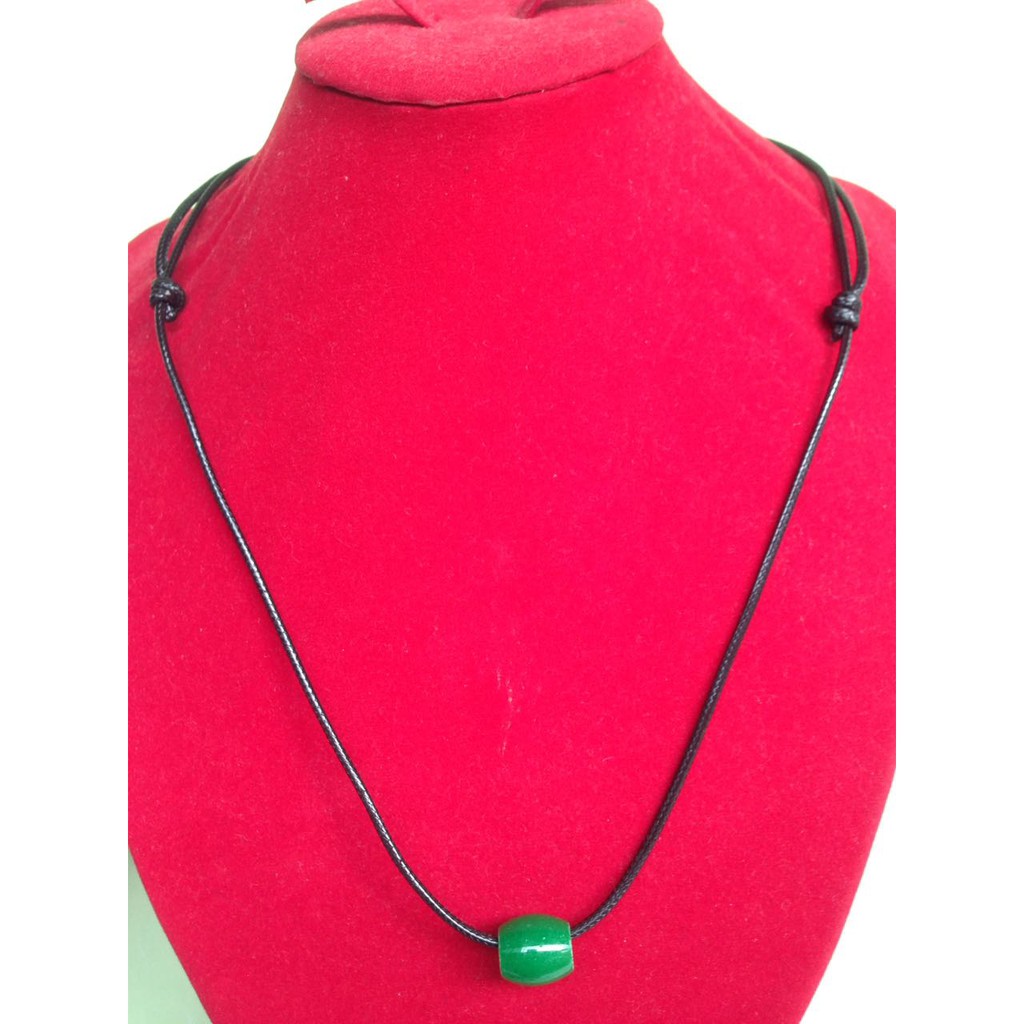 Kalung Tali Hitam dengan Liontin Giok