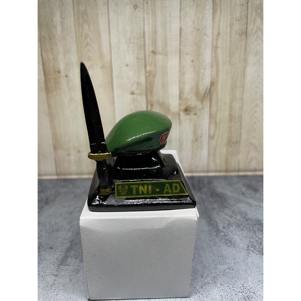 Miniatur Baret TNI AD - Patung TNI AD - Miniatur Pajangan Baret TNI AD