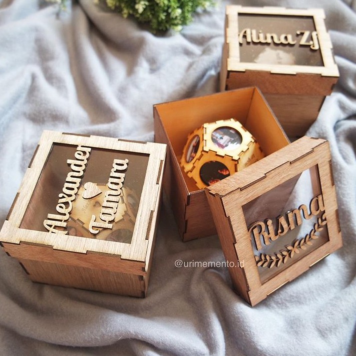 

Small Geometric Frames + Box