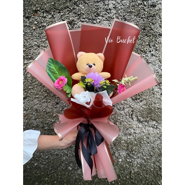 Bucket Wisuda Boneka dan Bunga