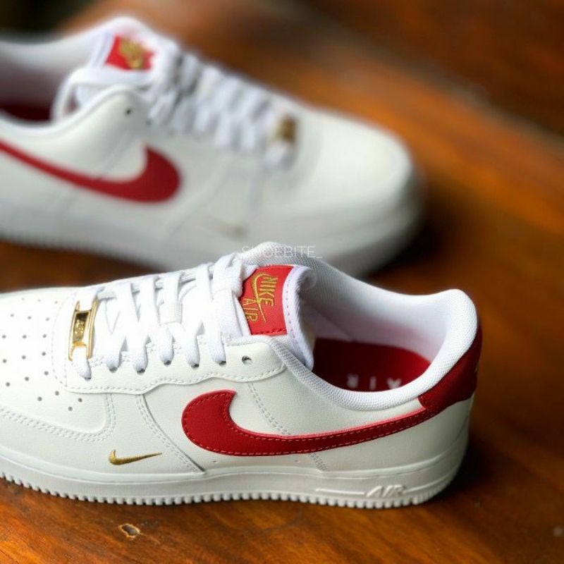 NIKE AIR FORCE 1 WMNS ESSENTIAL GYM RED WHITE