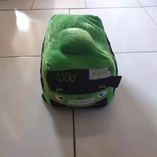 Sepasang boneka bus dan bola