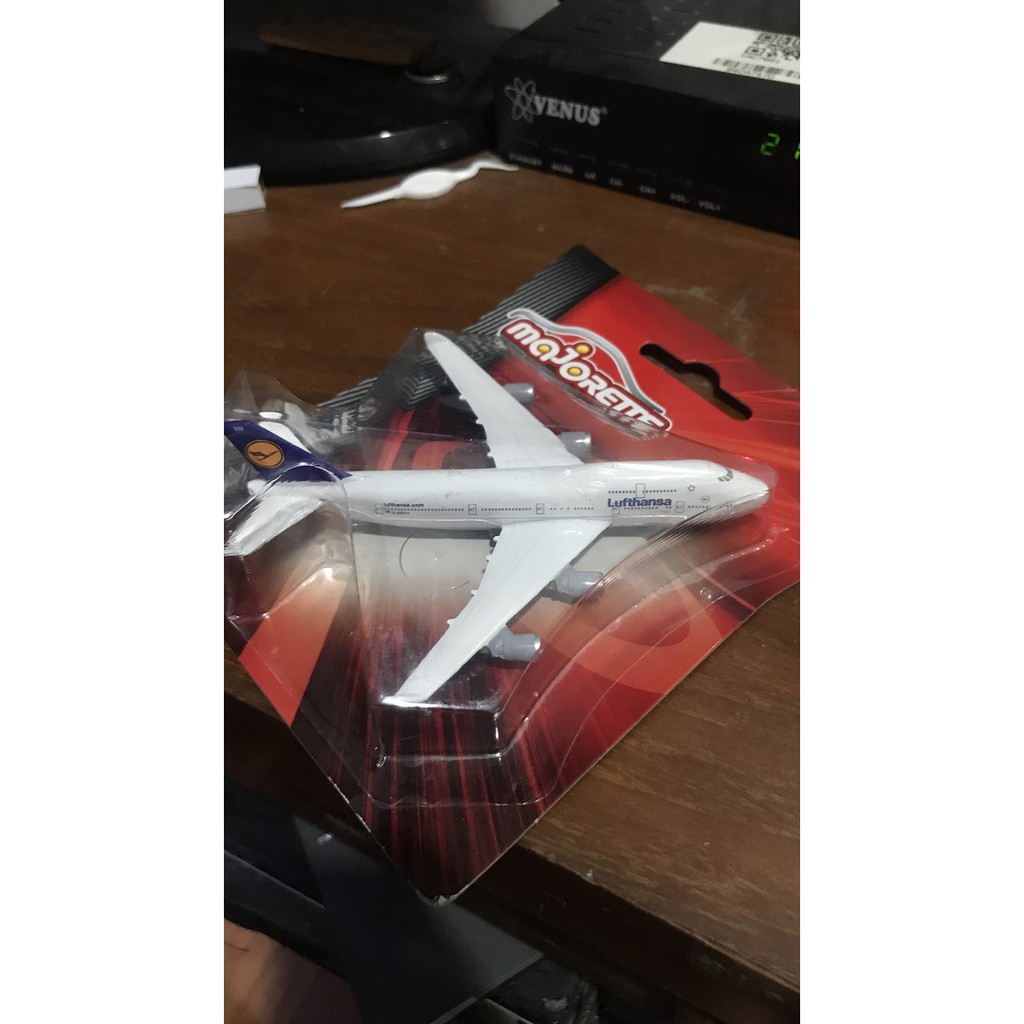 Majorettetomicahotwheelstinyherpagemini jets boeing 747
