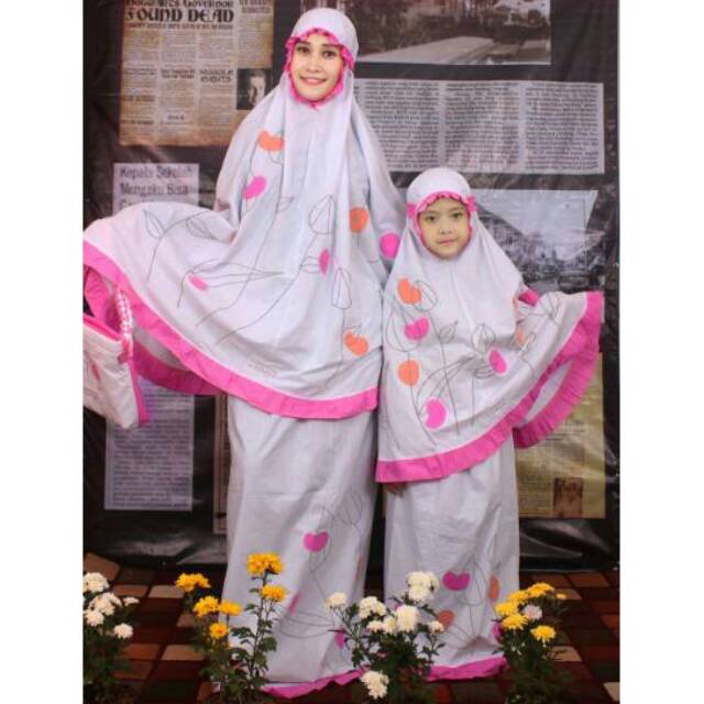 Mukena kembar ibu dan anak fathiya putih pink motif bunga bagus cantik murah meriah