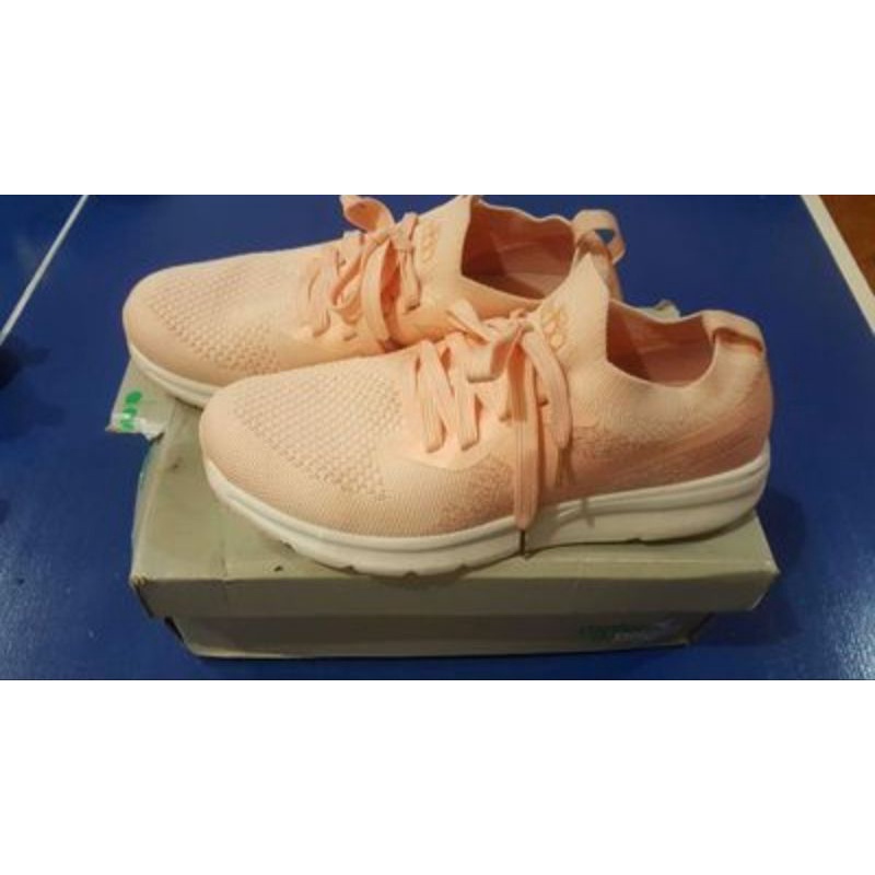 Sepatu Olahraga wanita Diadora