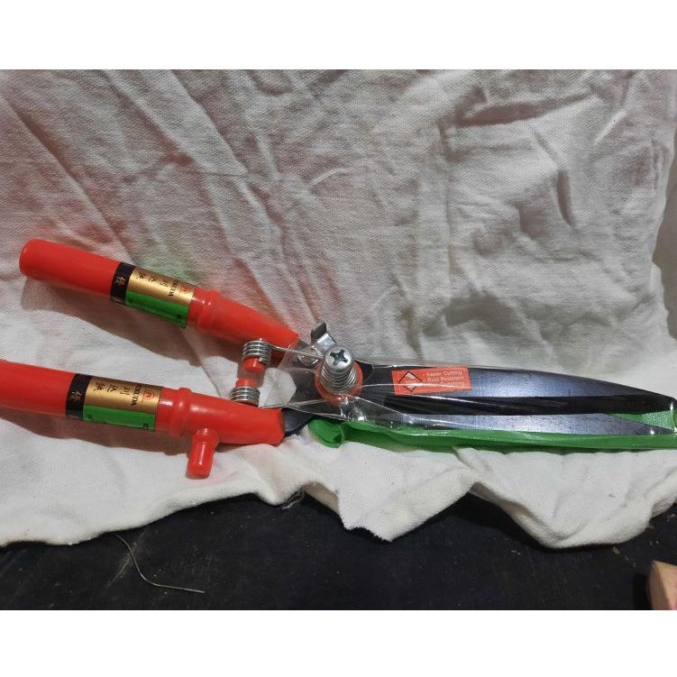 Gunting Rumput Fukuda