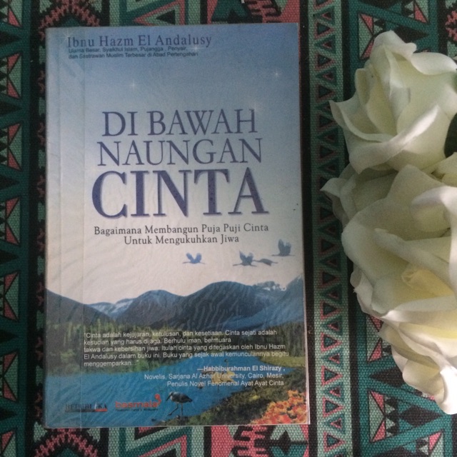 Di bawah naungan cinta - Ibnu Hazm