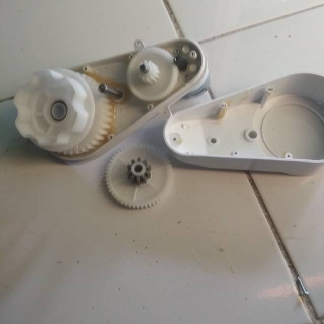 Gearbox plus Dinamo tipe RS550 Mobil mainan aki