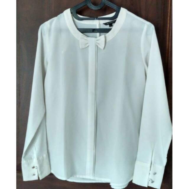 

Blus pita putih