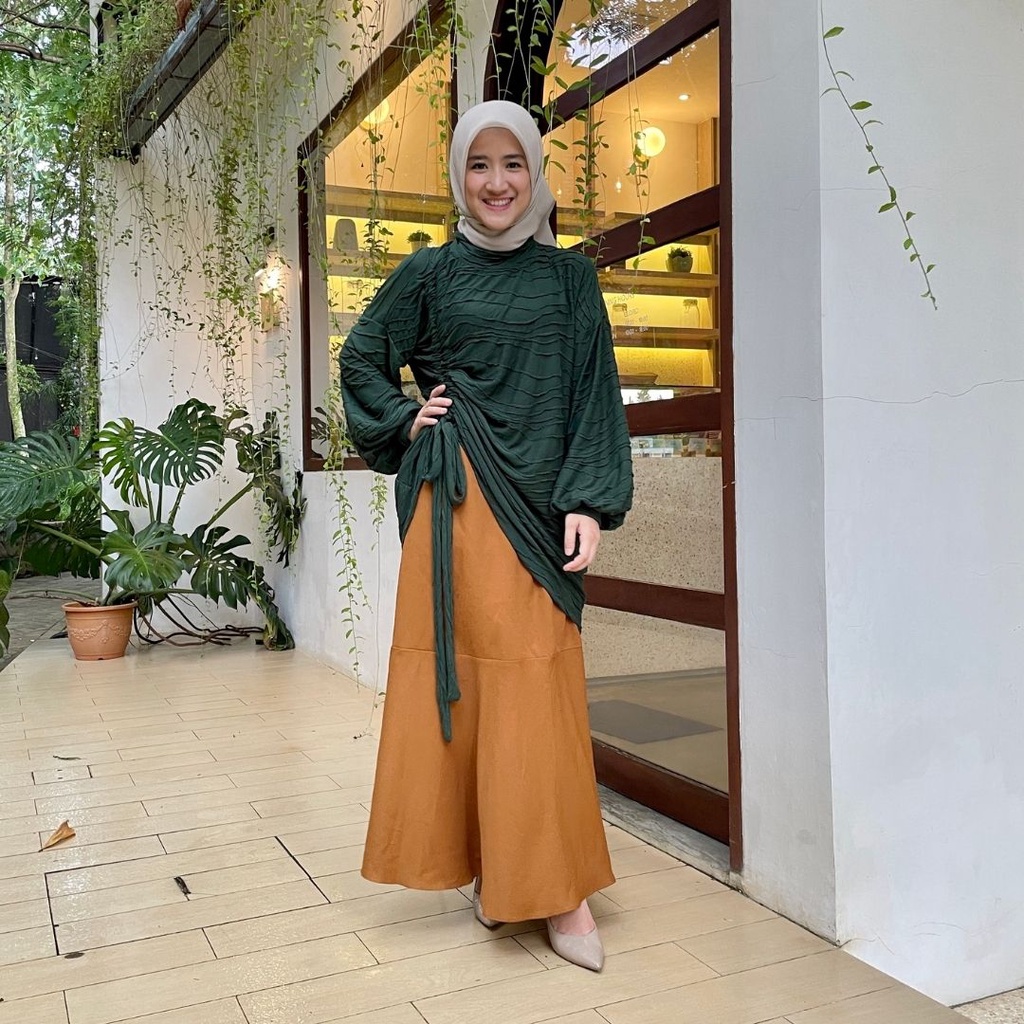 Agni - Mika Tee Deep Green - T-Shirt (Kaos) Wanita Deep Green