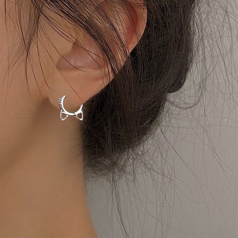 1 Pc Anting Hoop Bentuk Telinga Kucing Model Hollow Untuk Wanita