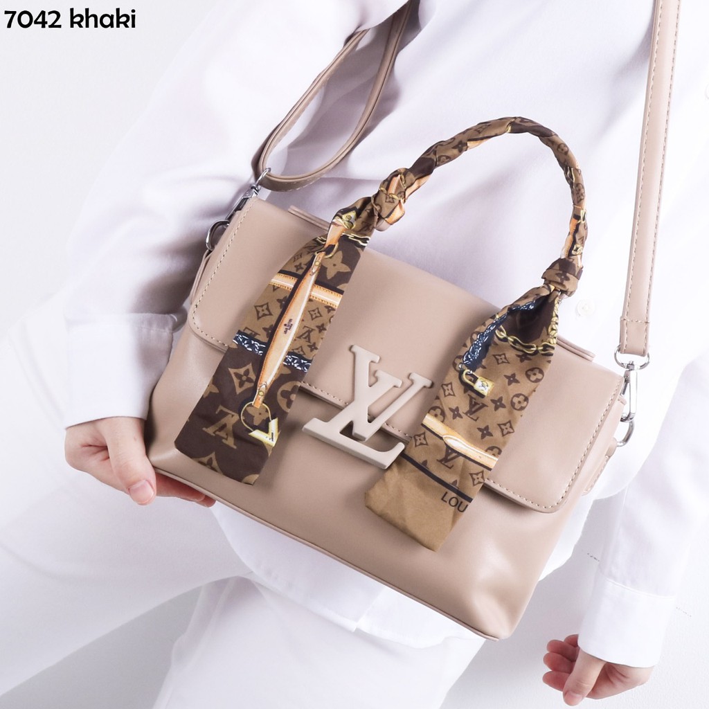 LV Clunny Twilly Handbag 7042