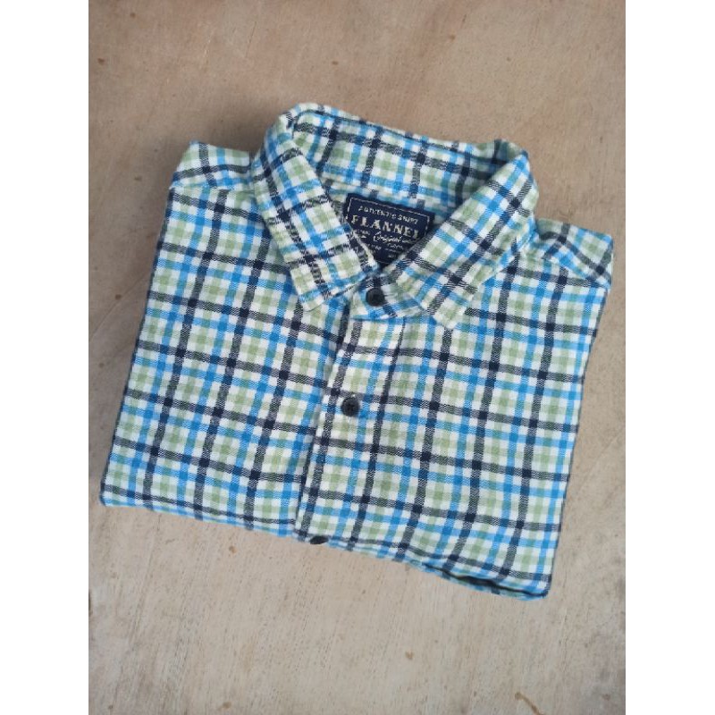 Kemeja Flannel Uniqlo XL putih garis biru hitam hijau