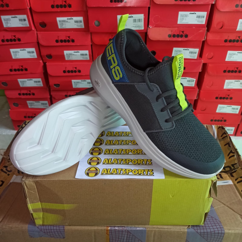 Skechers Go Run Fast Steadfast 55109-CCMT Sepatu Sneaker Pria Original