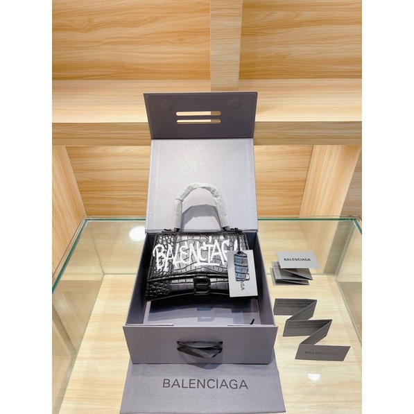 Original (with box) Balenciaga fashion grafiti jam pasir xs/jam pasir tas messenger bag