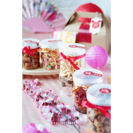 

Hampers Imlek Natal Tahun Baru Lebaran Idul Fitri Snack Sincia Paket Makanan