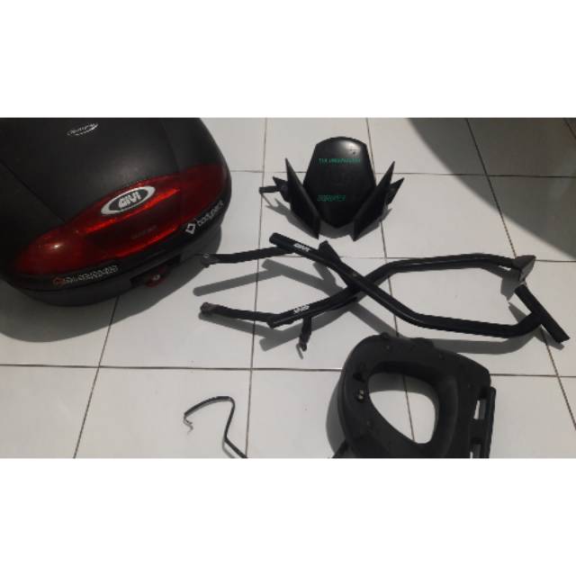 BOX GIVI E45 + BRACKET V-IXION