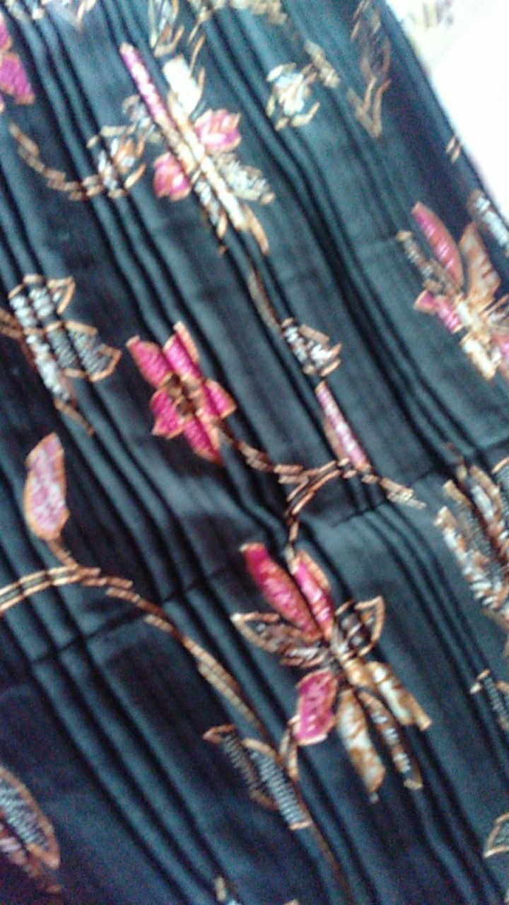 Couple Batik Cbpjp03 Kemeja Pria Tangan Panjang Dan Rok Prisket Panjang Wanita Bunga Rambat Hitam