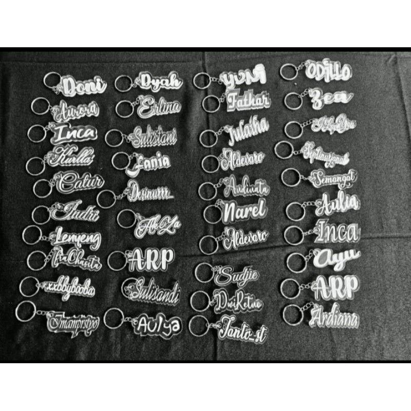 Gantungan kunci akrilik custom nama