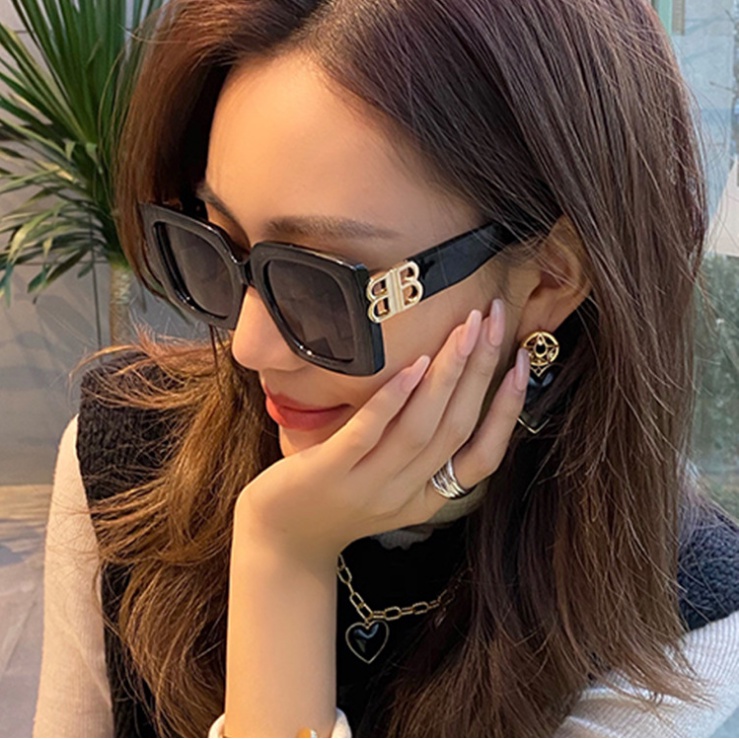 (Yuzhu) Cod 2021 Kacamata Hitam Kotak Besar Warna Permen Gaya Retro Untuk Wanita