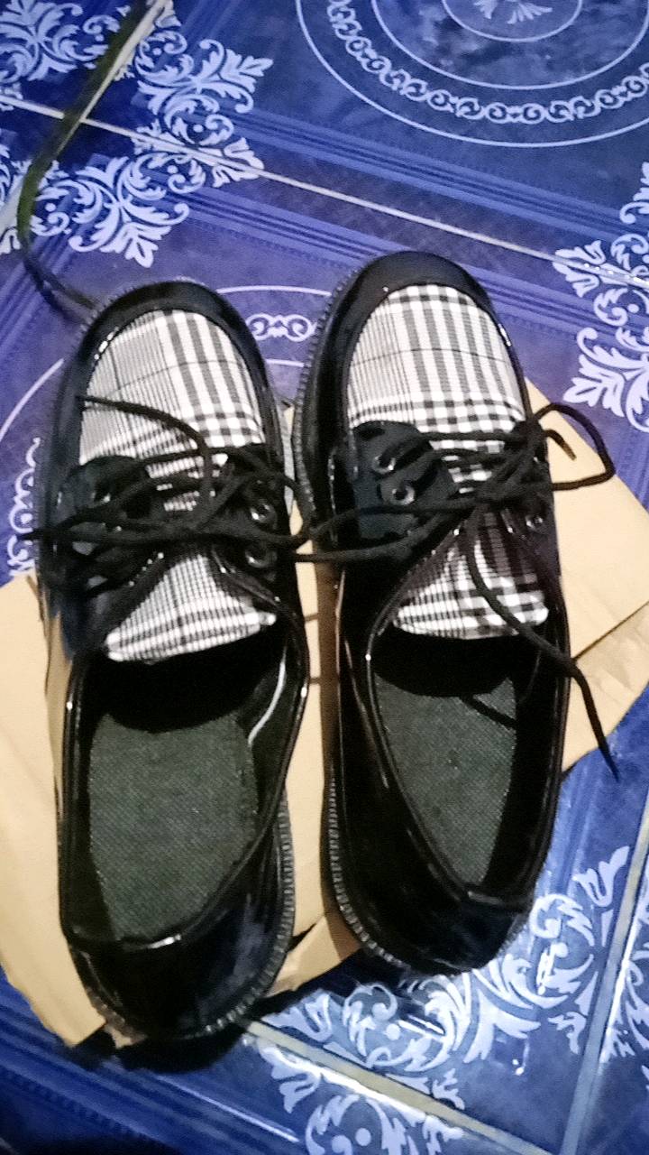 Sepatu Wanita Premium Tali Kasual Style Korea / Sepatu Black Glosy Variasi Kotak 099