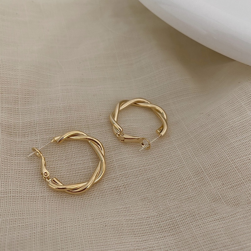 Anting Tusuk Model Twist Bahan Metal Untuk Wanita