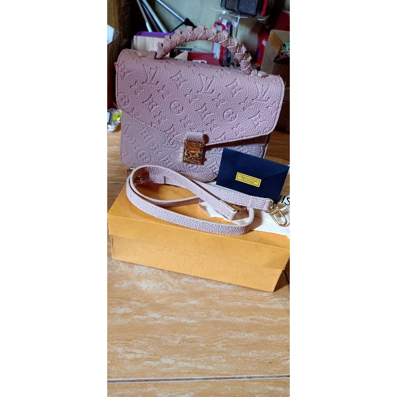 Tas LV premium preloved Embos