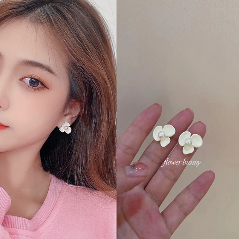 Putih Bunga stud earrings untuk wanita Musim Panas in gaya niche desain segar mutiara anting-anting