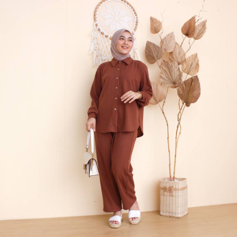 Amara Uniqlo Oneset / Pajamas wanita