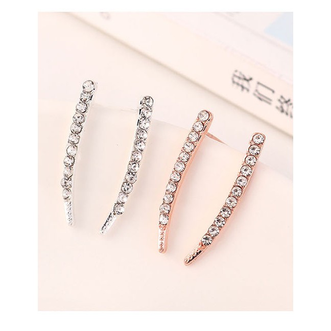 LRC Anting Tusuk Fashion White K Single Row Crescent Diamond Stud Earrings Y63195