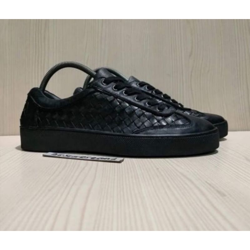 sepatu bottega Veneta