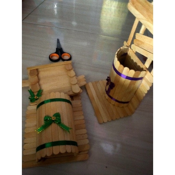 

Tenpat pensil dari stik es krim Premium