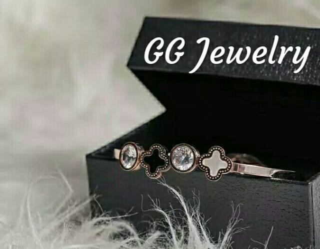 GG Gelang Titanium Premium Gold Plated 18K Daun Keberuntungan LV # GL-133