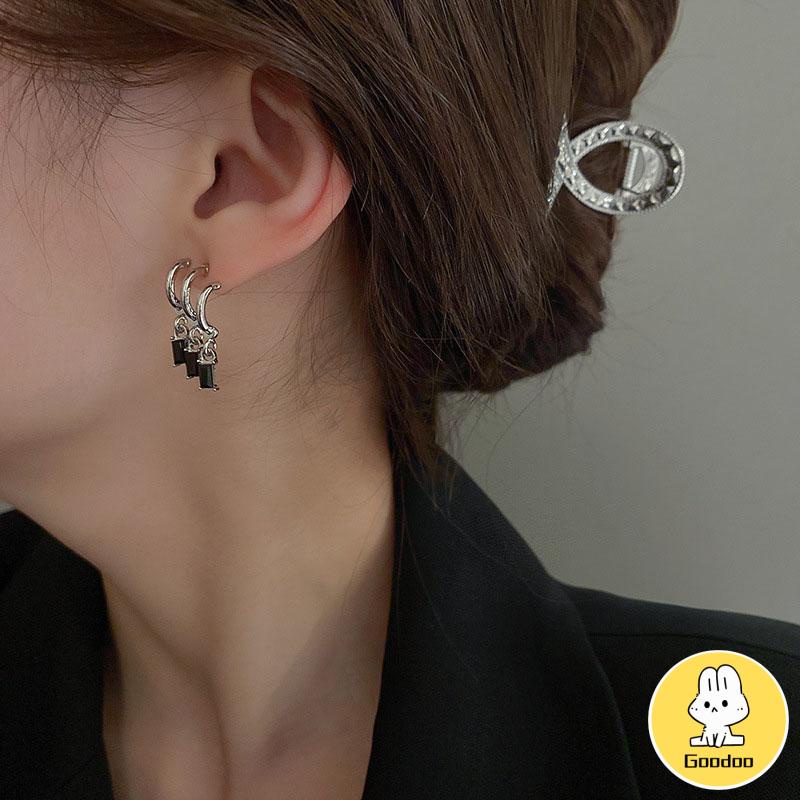 Anting Pejantan Zirkon Gelap Wanita Manis Keren Gaya Niche Design Personality Earrings -Doo