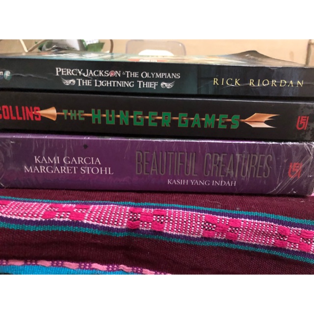 Preloved novel Percy Jackson, Hunger Games, Beautiful Creatures