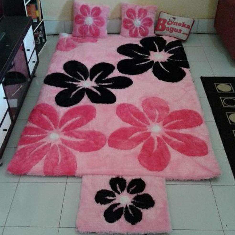Karpet Bulu Motif Bunga Pink