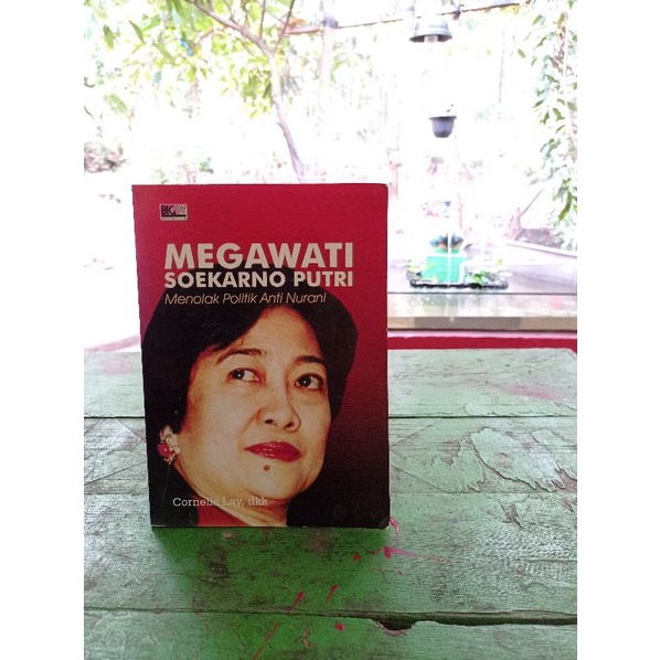 BUKU MEGAWATI SOEKARNO PUTRI MENOLAK POLITIK ANTIK NURANI