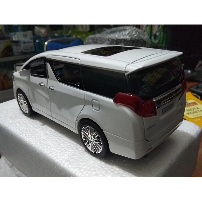 DIECAST MOBIL TOYOTA ALPHARD UKURAN 1 BANDING 24 BODY BESI ALLOY