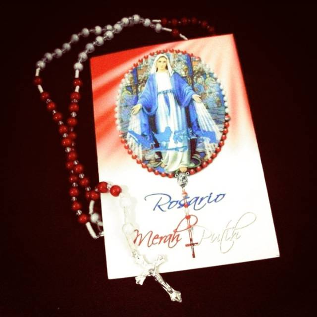 Rosario Merah Putih dan Lembar Doa Rosario Merah Putih