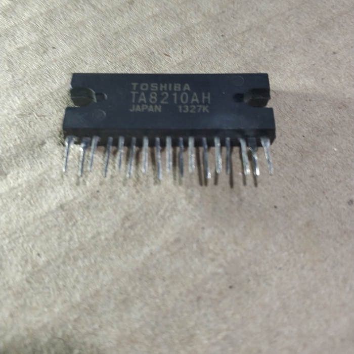 IC TA 8210 AH Original Toshiba Japan / TA8210 / TA8210AH /IC POWER