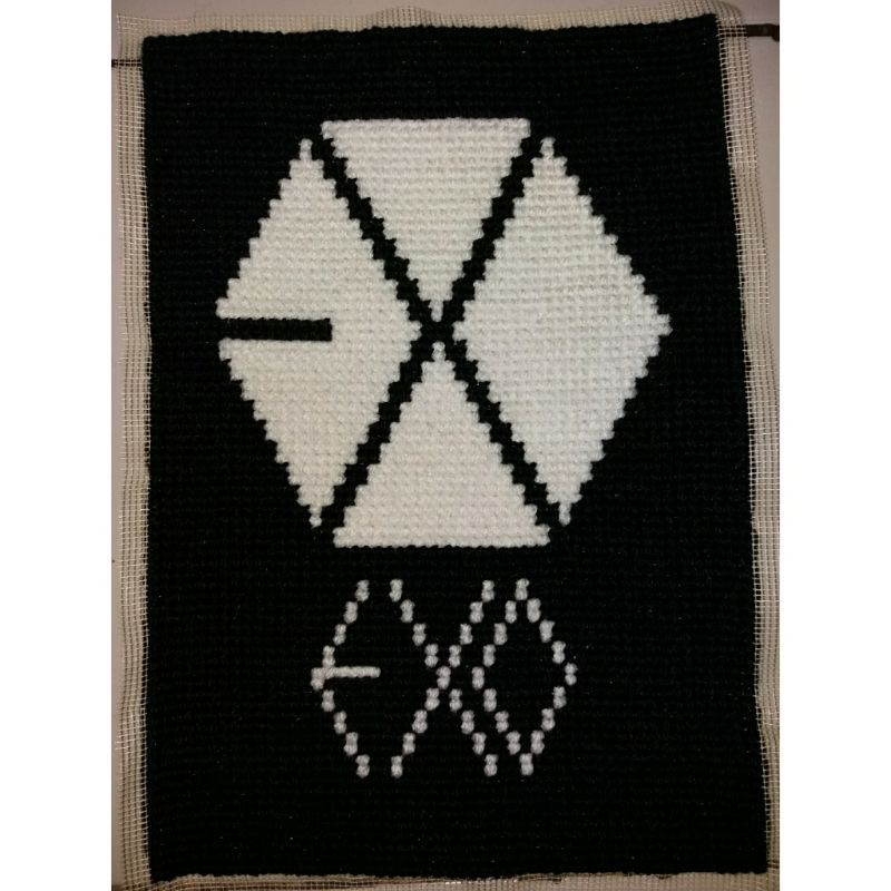 Hiasan dinding Kristik jadi Logo EXO