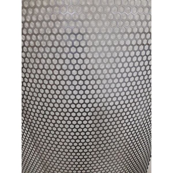 RAM TUTUP SPEAKER LUBANG SEGI 6 UKURAN 1MX122