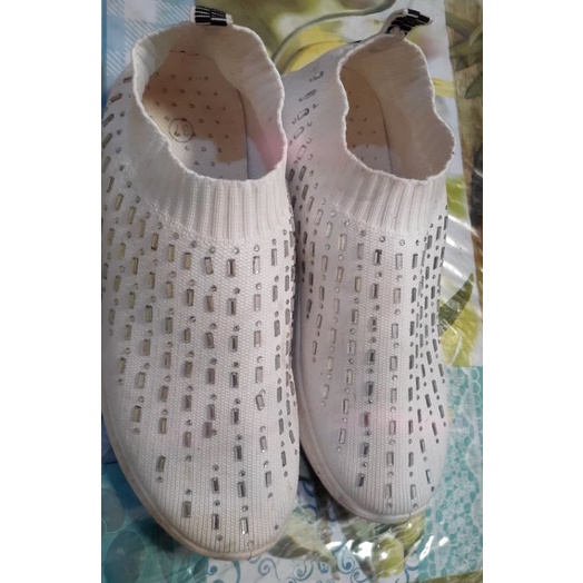 Sepatu sneakers cewek putih size 37 merek Upseo Tsexo(Free Gift)