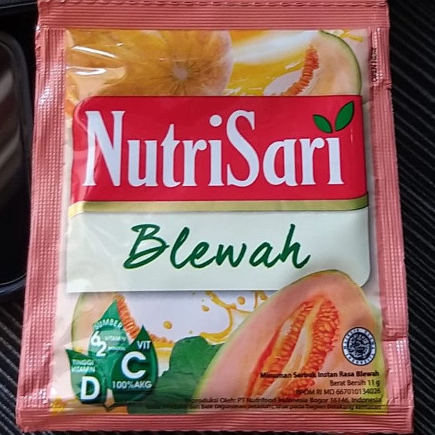 

Nutrisari Sachet Rasa Blewah 1 Renceng isi 10 Sachet